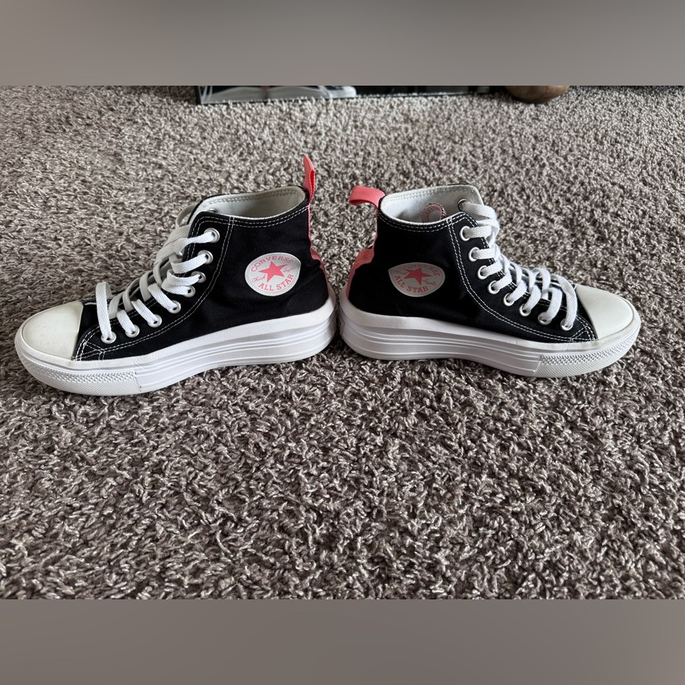 Converse Black and White Sneakers Classic Style - Picture 3 of 4